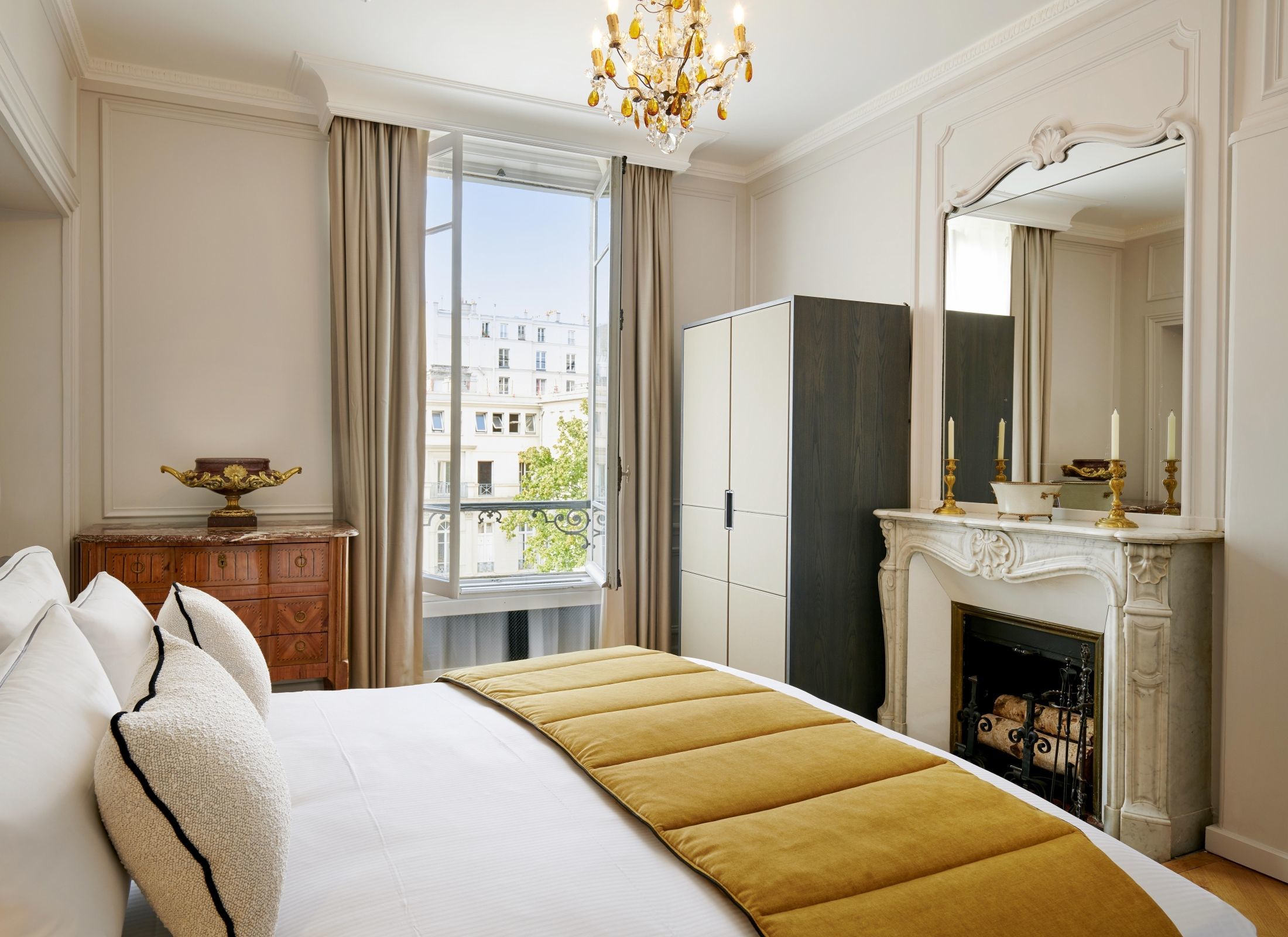 Paris Rooms & Suites, Photos & Info