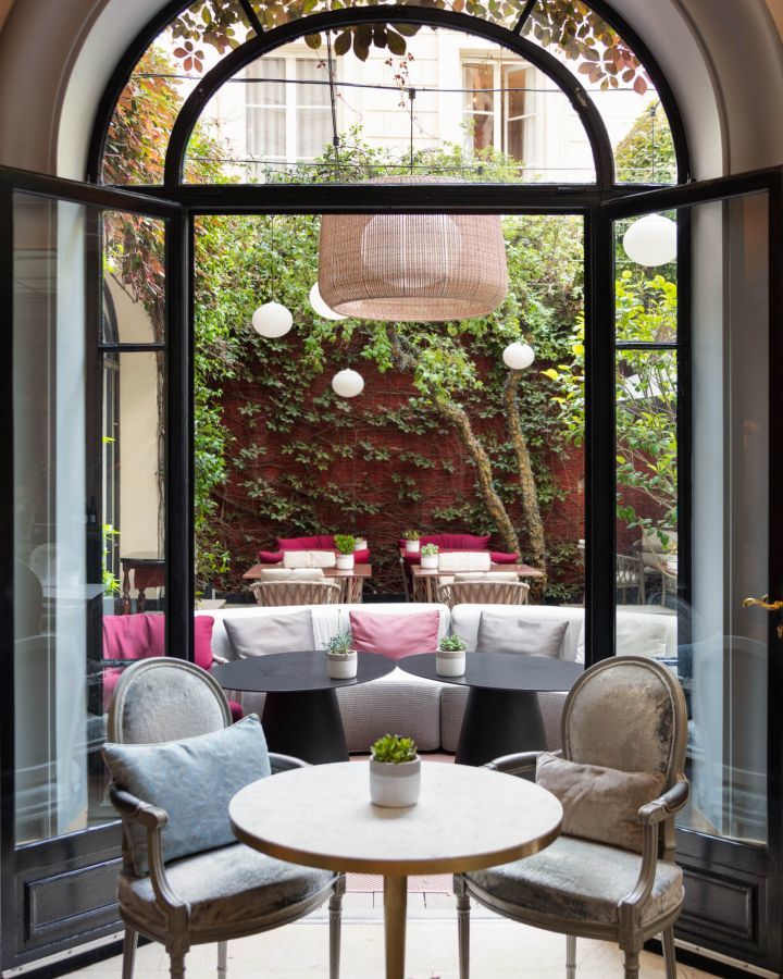 bar cocktails vin tapas terrasse patio rooftop soleil paris champs elysées ami haut de gamme luxe
