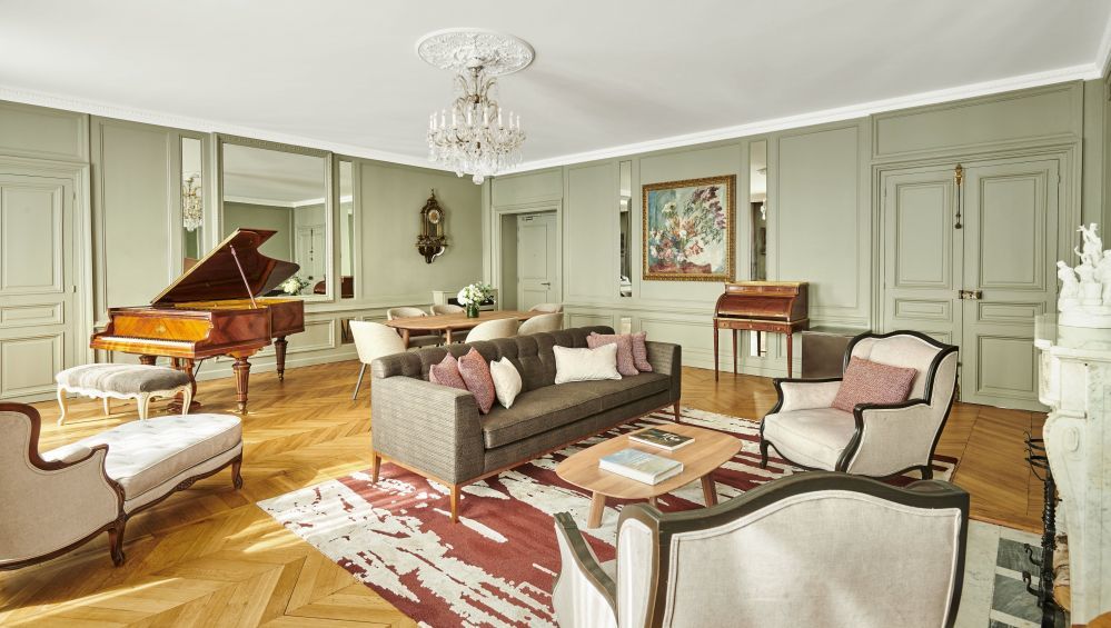 suite Paris luxury hotel champs elysées, suite signature Marlene Dietrich room luxury hotel