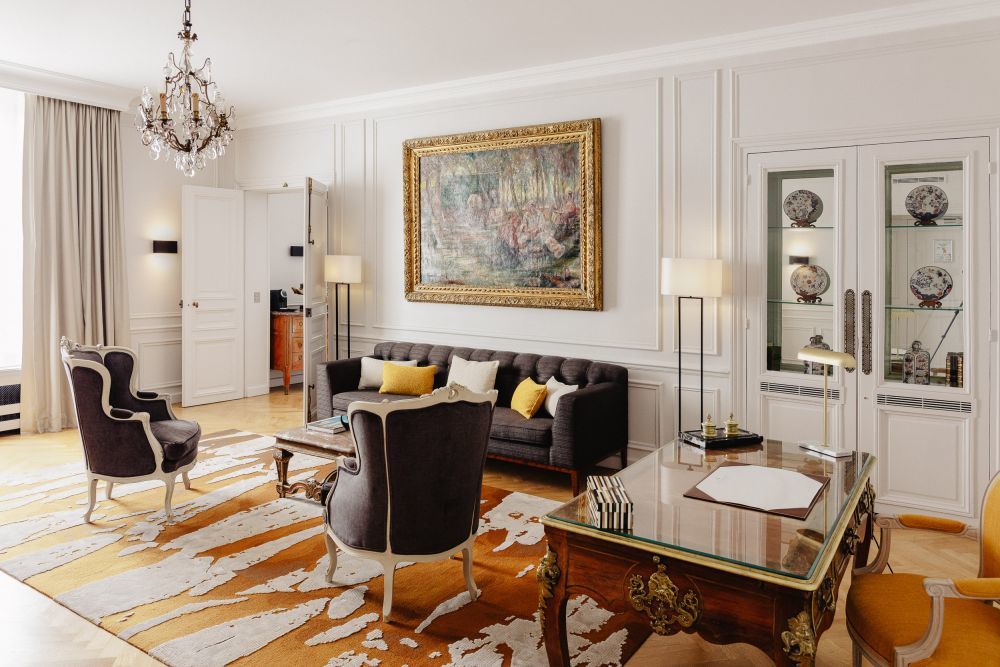 suite Paris luxury hotel champs elysées, suite signature Marlene Dietrich room luxury hotel