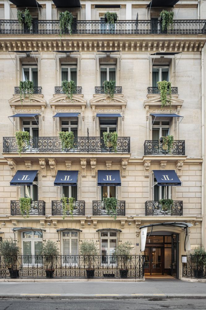 suite Paris luxury hotel champs elysées,luxury hotel facade